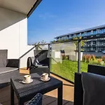 Modern In & By Renters شقة